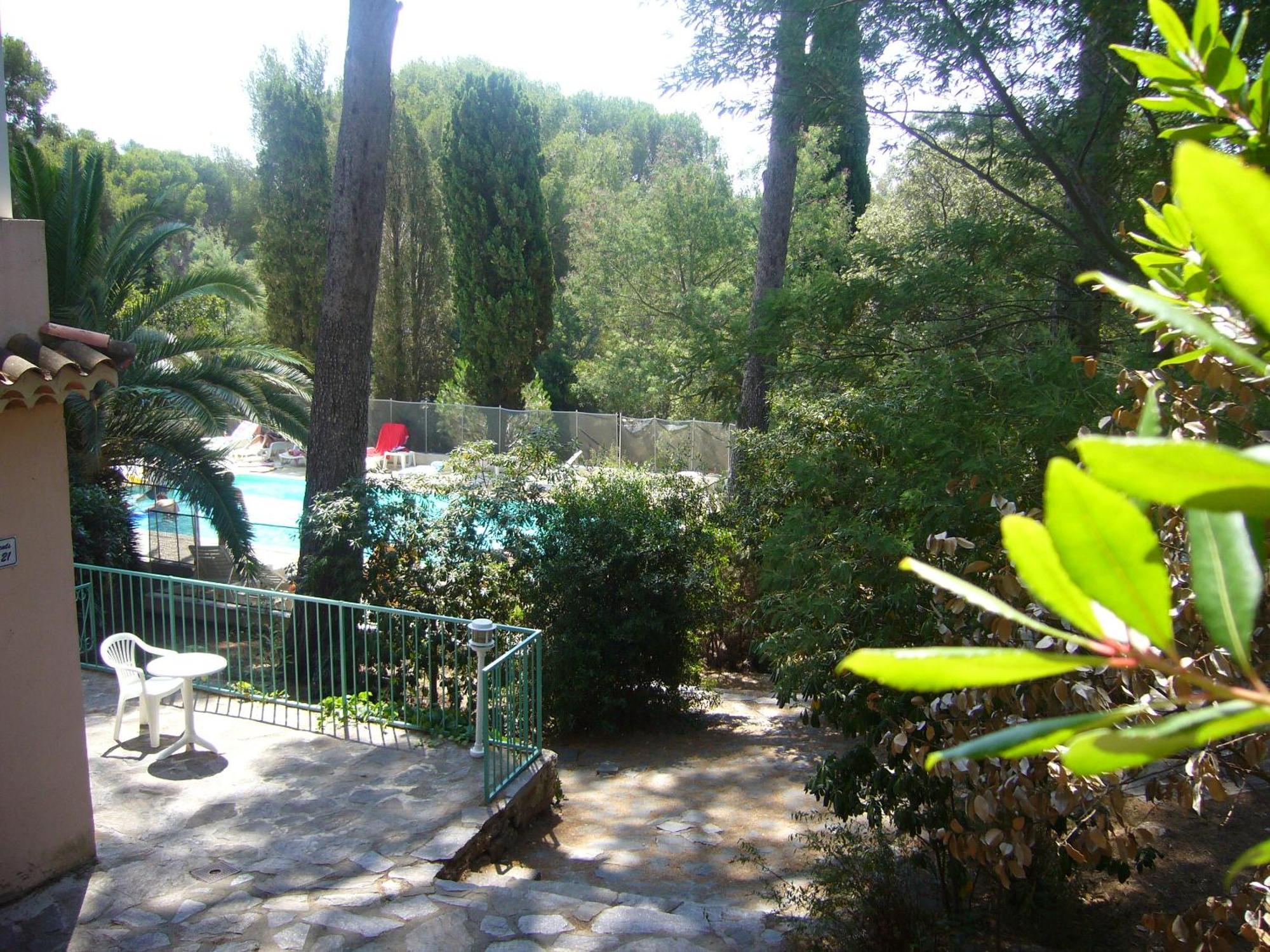 Hotel De La Mer La Croix-Valmer Bagian luar foto